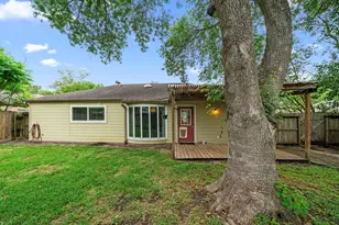 2103 Cherry Bend Dr, Houston, TX 77077 - Photo 27