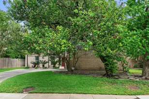 2103 Cherry Bend Dr, Houston, TX 77077 - Photo 3
