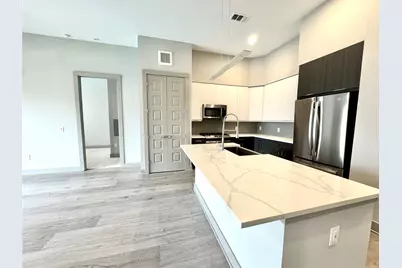 401 W 25th Street #2125, Houston, TX 77008 - Photo 3