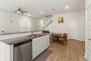 4416 Santorini Ln, Houston, TX 77045 - Photo 9