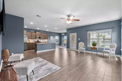 4207 W Bayou Maison Circle, Dickinson, TX 77539 - Photo 3