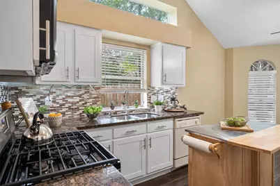 25 N Summer Star Court, The Woodlands, TX 77380 - Photo 13