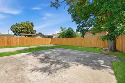 9330 E Avenue L, Houston, TX 77012 - Photo 21