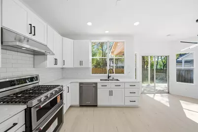 82 N Apple Springs Circle, The Woodlands, TX 77382 - Photo 15