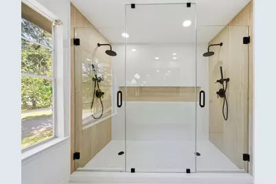 82 N Apple Springs Circle, The Woodlands, TX 77382 - Photo 3