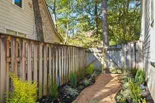 82 N Apple Springs Cir, The Woodlands, TX 77382 - Photo 25