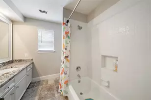 11530 Wickhollow Ln, Houston, TX 77043 - Photo 17
