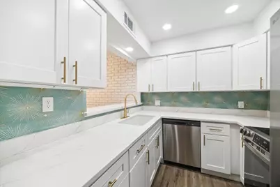903 Wax Myrtle Lane, Houston, TX 77079 - Photo 9