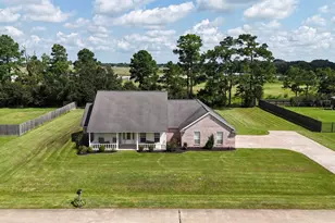 544 Meadow Ln, Winnie, TX 77665 - Photo 1