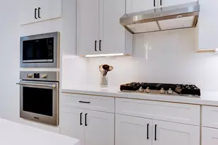 861 Fisher St, Houston, TX 77018 - Photo 19