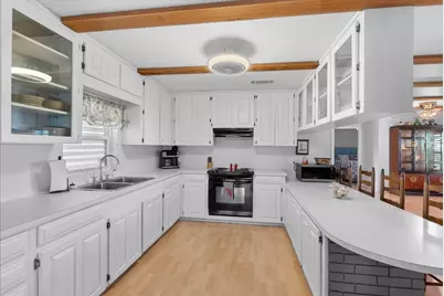 817 Westview, Crystal Beach, TX 77650 - Photo 9