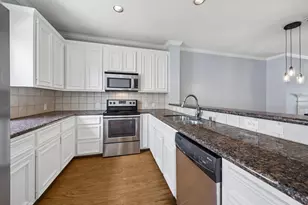1026 Van Buren St, Houston, TX 77019 - Photo 9