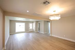 136 Talisman St, Lake Jackson, TX 77566 - Photo 7