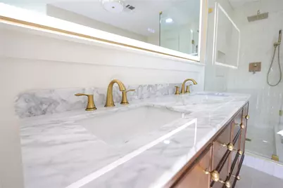 136 Talisman Street, Lake Jackson, TX 77566 - Photo 11