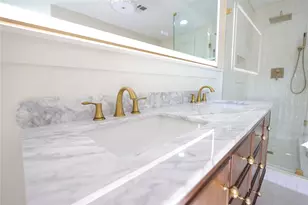 136 Talisman St, Lake Jackson, TX 77566 - Photo 11