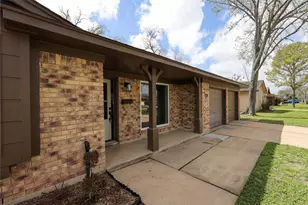 136 Talisman St, Lake Jackson, TX 77566 - Photo 3