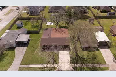 136 Talisman Street, Lake Jackson, TX 77566 - Photo 3