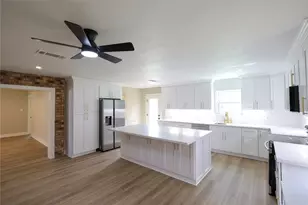 136 Talisman St, Lake Jackson, TX 77566 - Photo 11