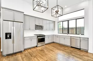 732 W 22nd St, Houston, TX 77008 - Photo 11