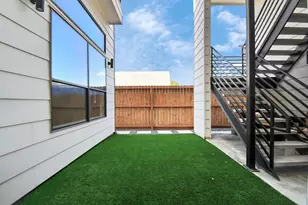 732 W 22nd St, Houston, TX 77008 - Photo 3