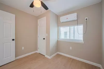 2516 Craigmont Street, Houston, TX 77023 - Photo 9