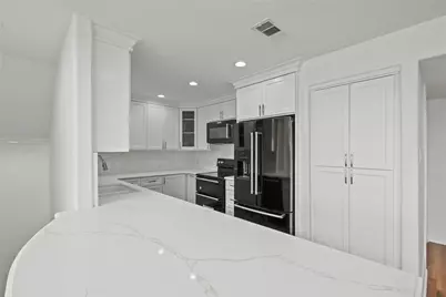 407 Isles End Road Road, Tiki Island, TX 77554 - Photo 11