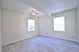 575 Pecan Dr, Houston, TX 77587 - Photo 11