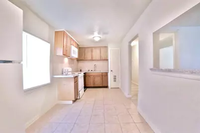 575 Pecan Drive, Houston, TX 77587 - Photo 5