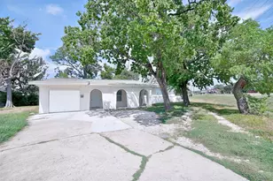 575 Pecan Dr, Houston, TX 77587 - Photo 1