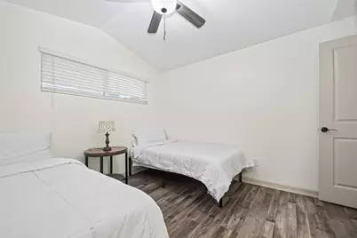 5803 Greencraig Drive, Houston, TX 77035 - Photo 17