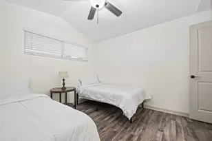 5803 Greencraig Dr, Houston, TX 77035 - Photo 17