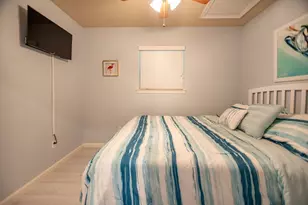 1402 W Commerce St, Port O'Connor, TX 77982 - Photo 9