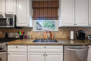 2406 Tannehill Dr, Houston, TX 77008 - Photo 9