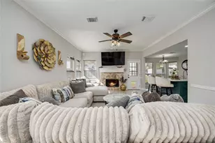 414 Welford Ln, Highlands, TX 77562 - Photo 5