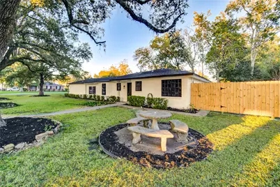 205 Morningside Drive, Friendswood, TX 77546 - Photo 3