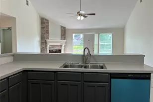 17034 Coachmaker Dr, Friendswood, TX 77546 - Photo 9