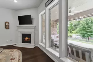 2073 Brookmont Dr, Conroe, TX 77301 - Photo 9