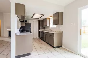 9819 Kiwi Ln, Conroe, TX 77385 - Photo 7