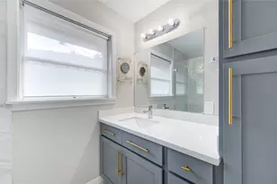 6026 Clarewood Dr, Houston, TX 77081 - Photo 11