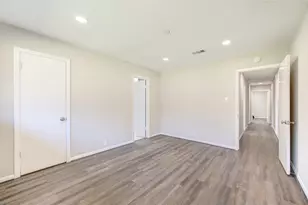 6026 Clarewood Dr, Houston, TX 77081 - Photo 9
