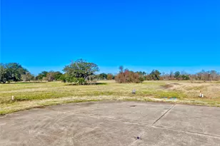 200 Cripple Creek Ln, Angleton, TX 77515 - Photo 1