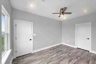 186 Ocean View Dr, Crystal Beach, TX 77650 - Photo 37