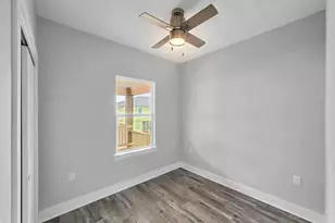 186 Ocean View Dr, Crystal Beach, TX 77650 - Photo 9