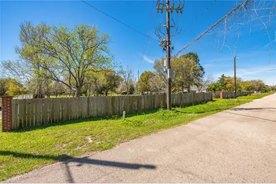 6009 Terrebonne Road, Hitchcock, TX 77563 - Photo 9