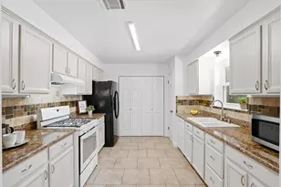 29038 Deadwood Ln, Shenandoah, TX 77381 - Photo 11