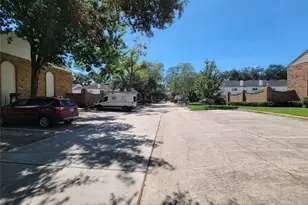 10212 Longmont Dr, Houston, TX 77042 - Photo 27