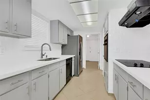 8802 Tanager St, Houston, TX 77036 - Photo 15