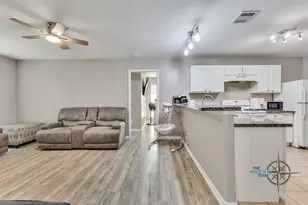8825 E Buffalo Cir, Willis, TX 77378 - Photo 3