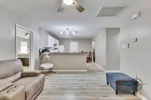 8825 E Buffalo Cir, Willis, TX 77378 - Photo 5
