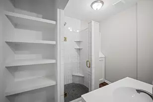 909 King St, Houston, TX 77022 - Photo 17